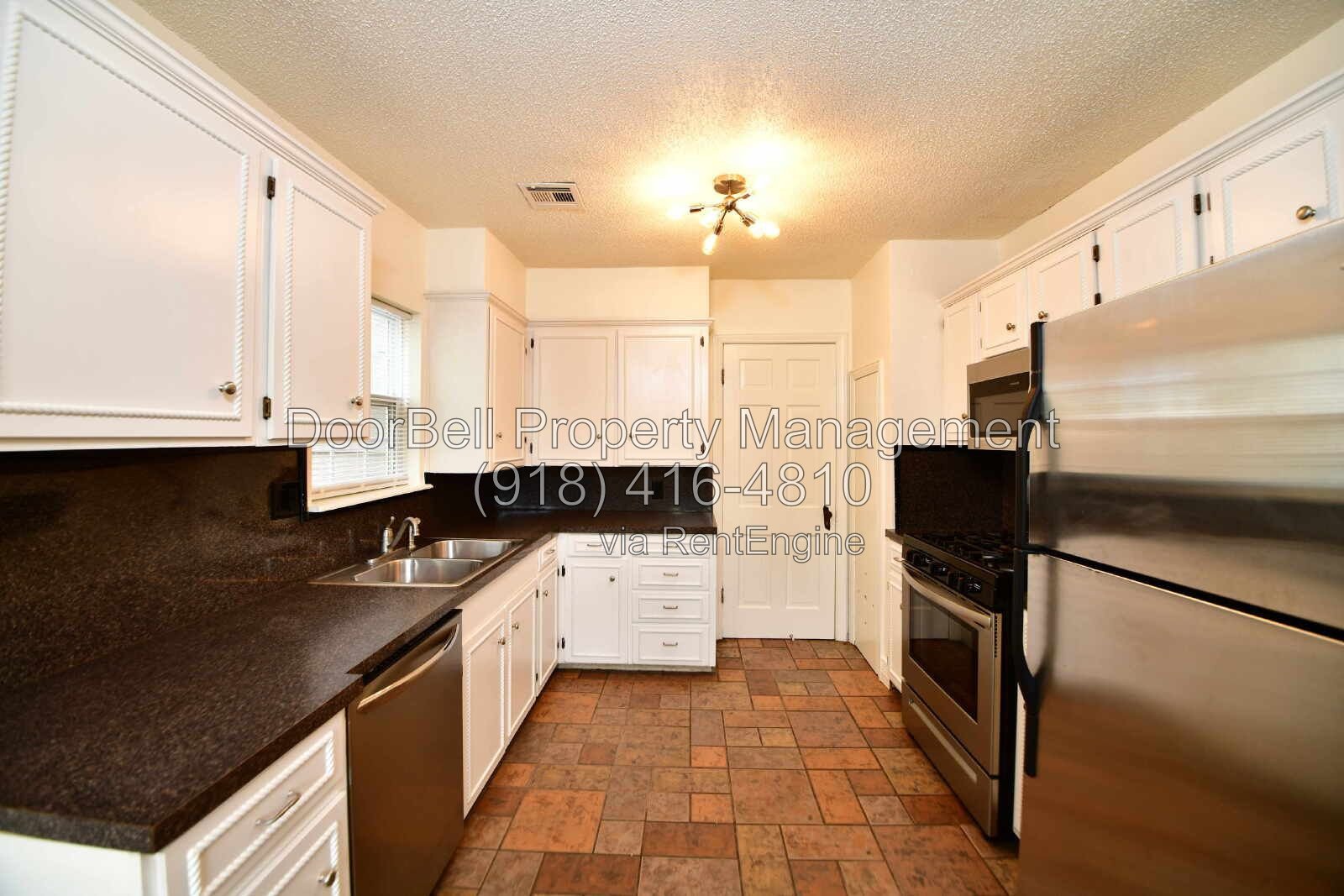 Cozy 2-Bedroom Bungalow in a Great Tulsa Neighborhood property image