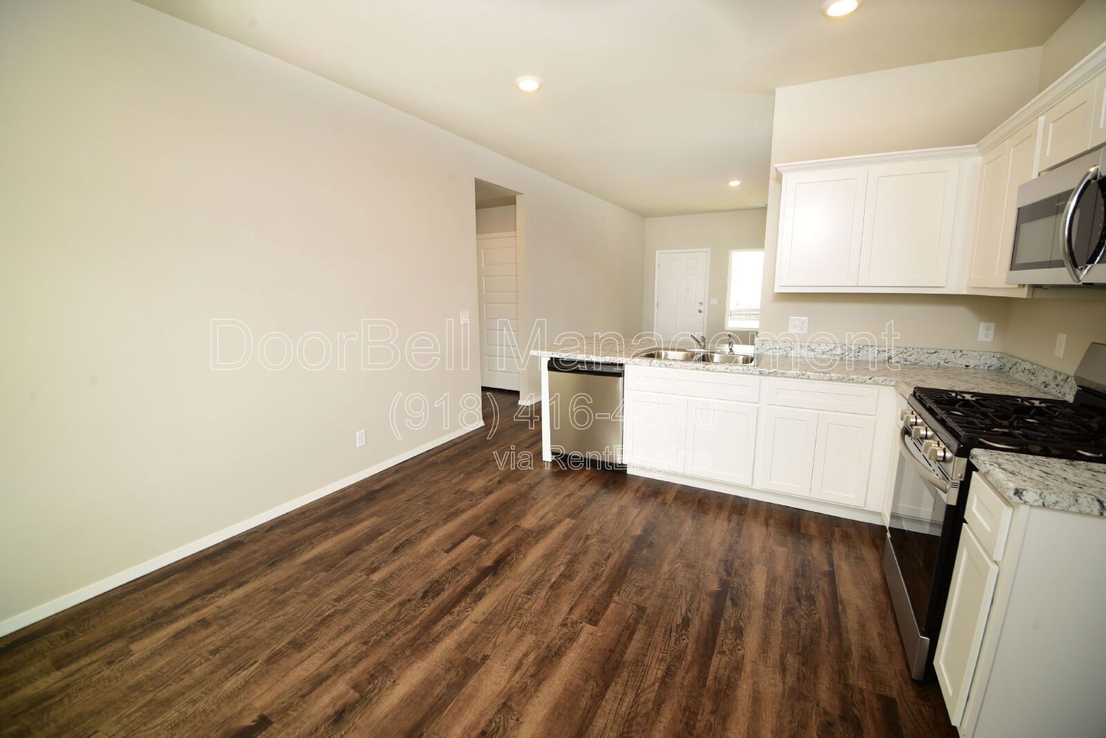 Welcome to this 3-bedroom, 2-bathroom home in Broken Arrow! property image