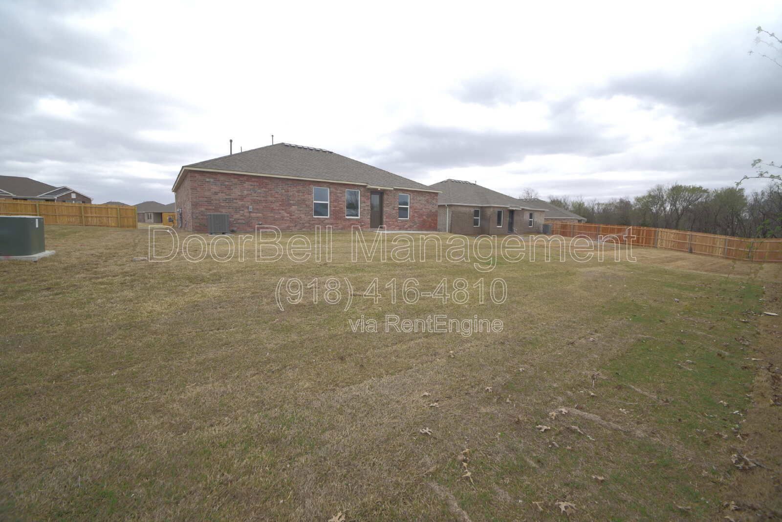Welcome to this 3-bedroom, 2-bathroom home in Broken Arrow! property image
