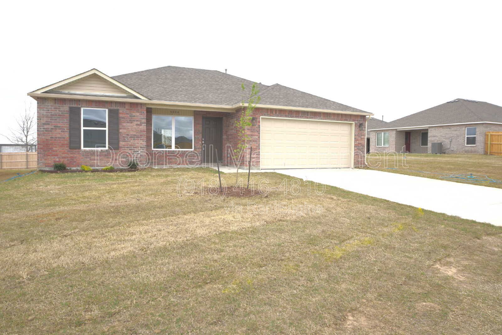 Welcome to this 3-bedroom, 2-bathroom home in Broken Arrow! property image