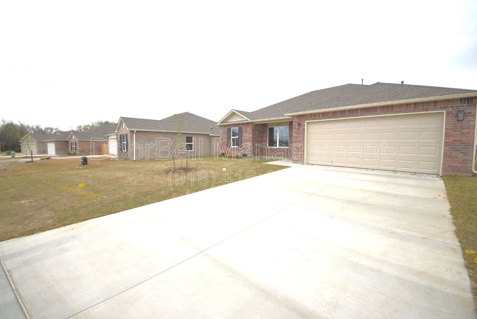 Welcome to this 3-bedroom, 2-bathroom home in Broken Arrow! property image