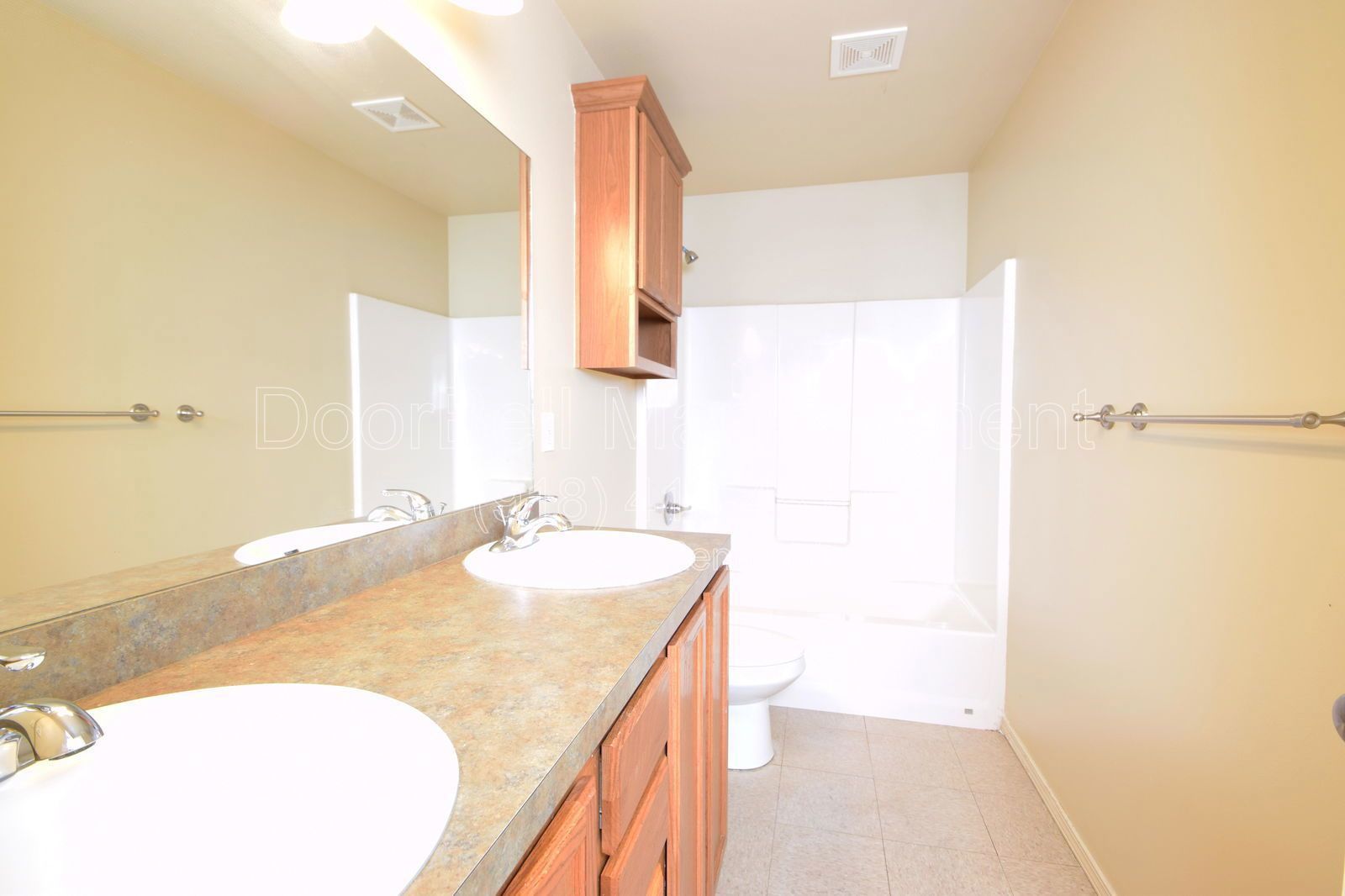 3-Bedroom Duplex Unit Available - ACCEPTING Section 8 / Housing Voucher Pending Details property image